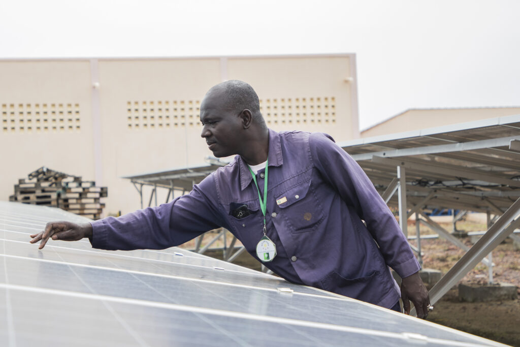 Yeelen Kura technician Kassoum Coulibaly inspecting the solar panel field